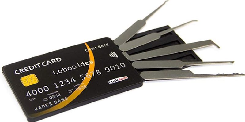 Carta di credito da lockpicking: cos’è, com’è fatta e cosa dice la legge